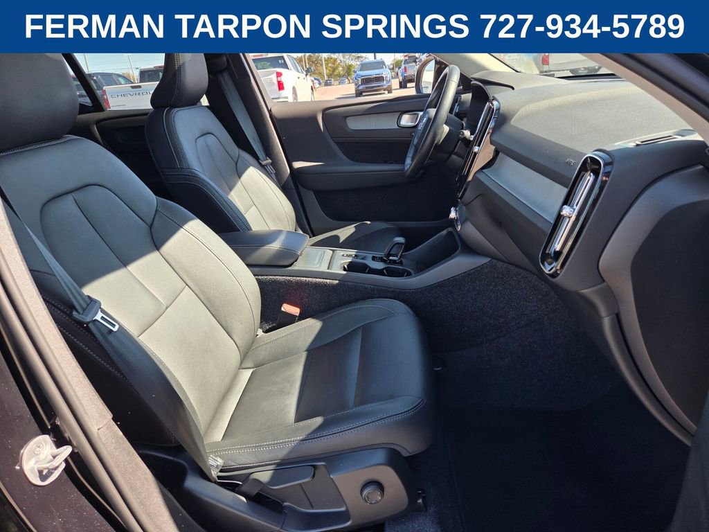 Certified 2025 Volvo XC40 B5 Core image 20
