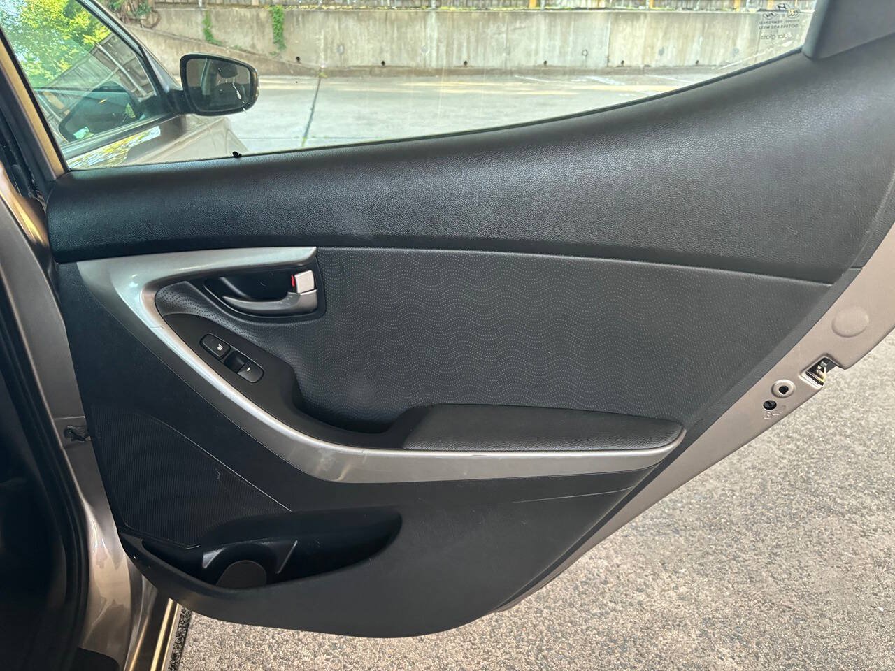 Used 2012 Hyundai Elantra Limited FWD image 19