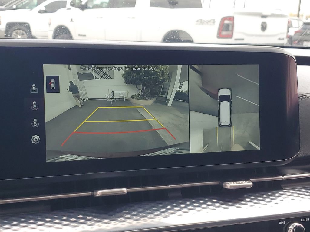 Used 2022 Kia Carnival SX Prestige image 33