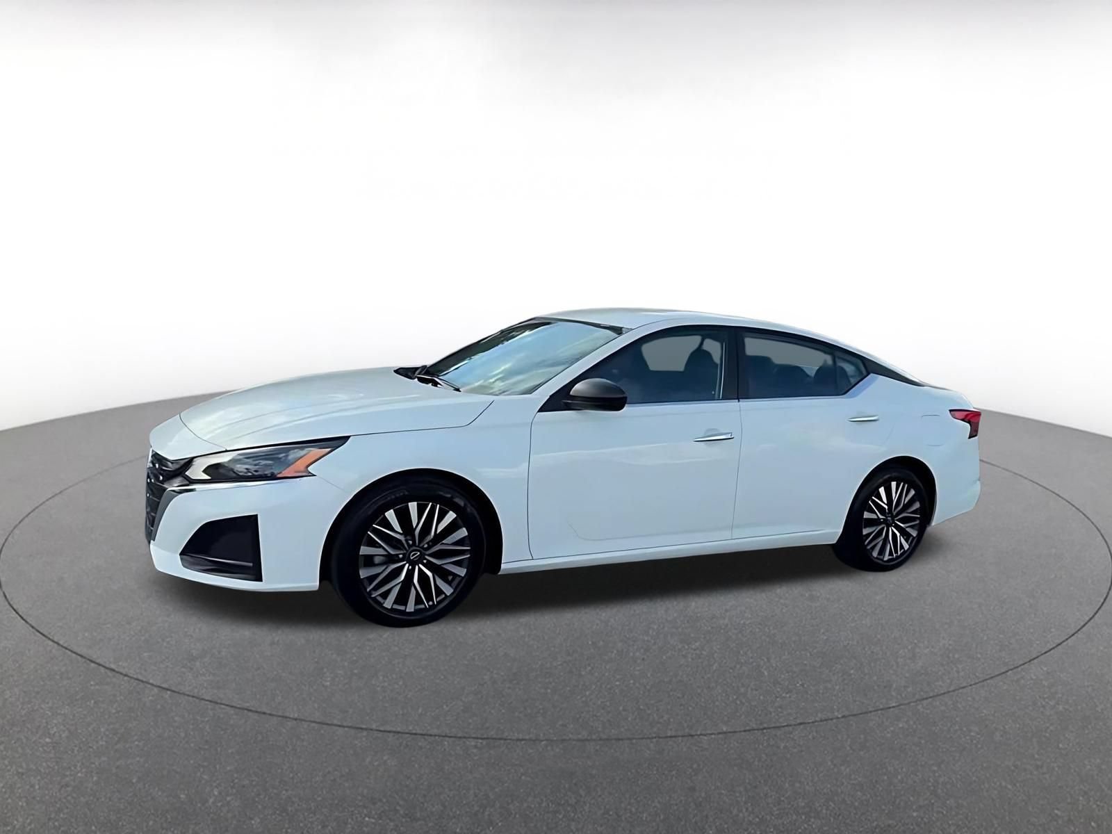 Used 2025 Nissan Altima 2.5 SV FWD image 7