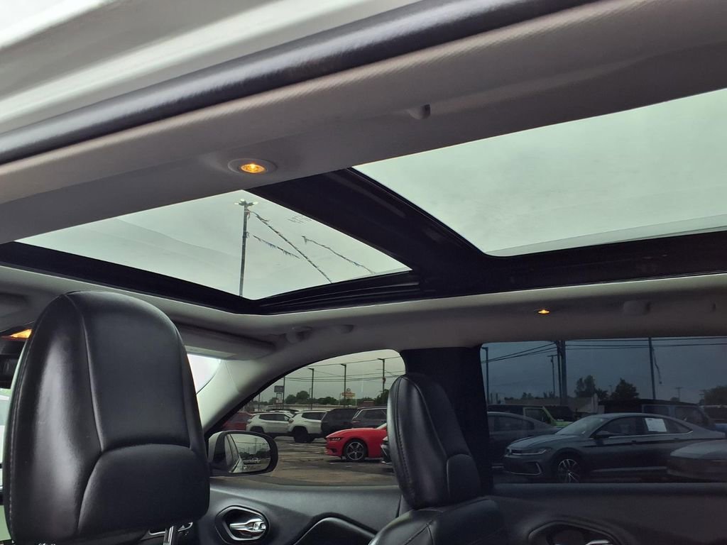 Used 2019 Jeep Cherokee Limited w/ Luxury Group image 21