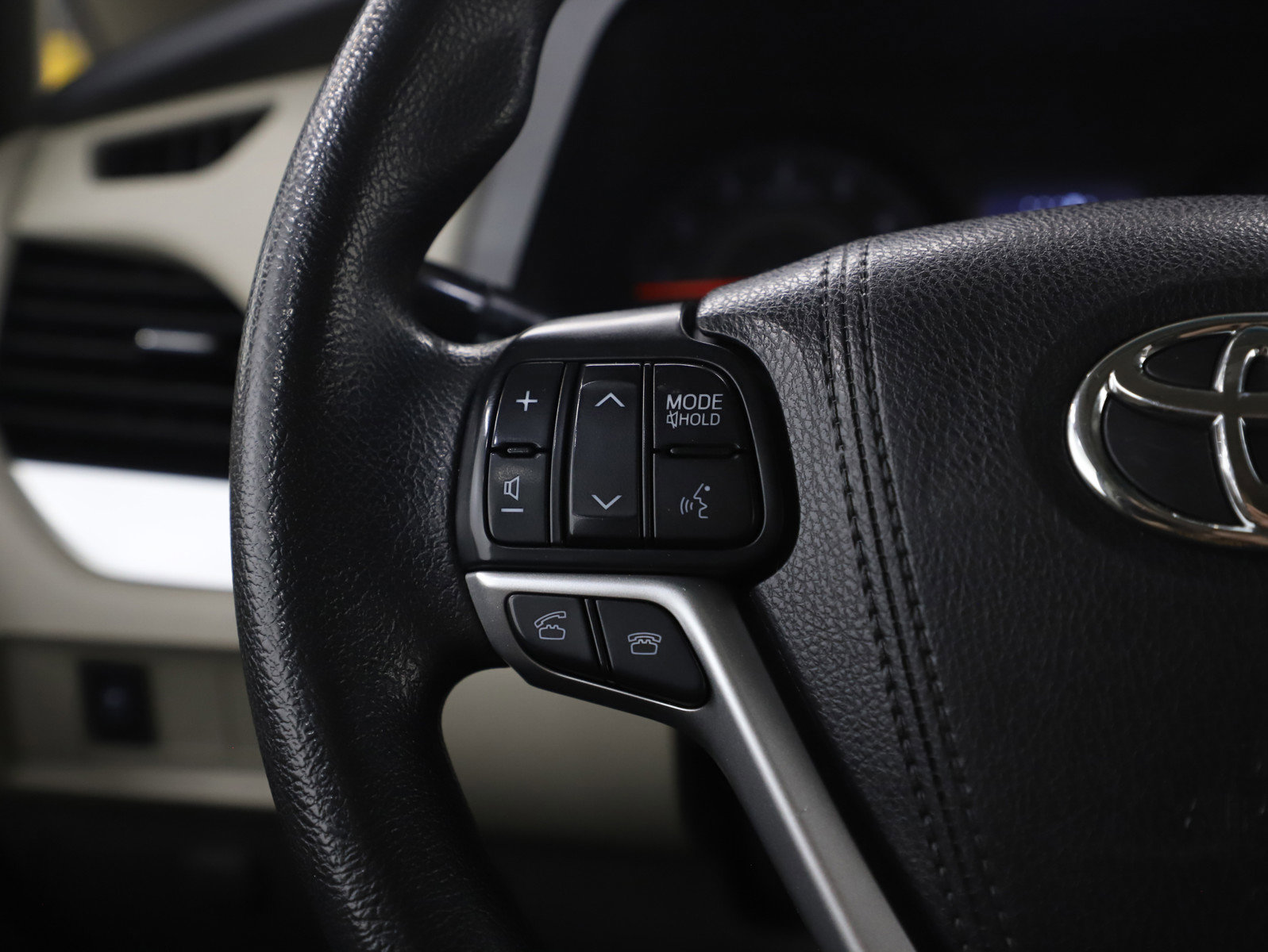 Used 2017 Toyota Sienna LE image 28