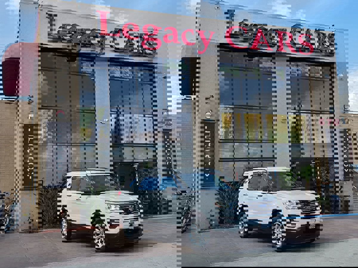 Used 2016 Ford Explorer FWD image 2