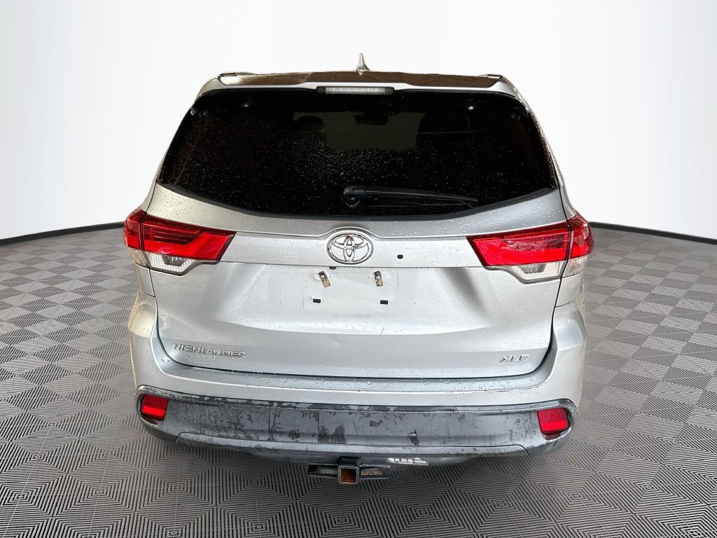 Used 2019 Toyota Highlander XLE FWD image 7