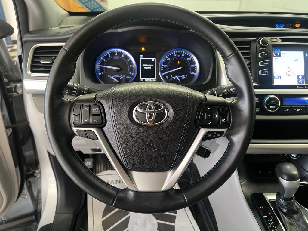 Used 2018 Toyota Highlander XLE AWD/4WD image 19