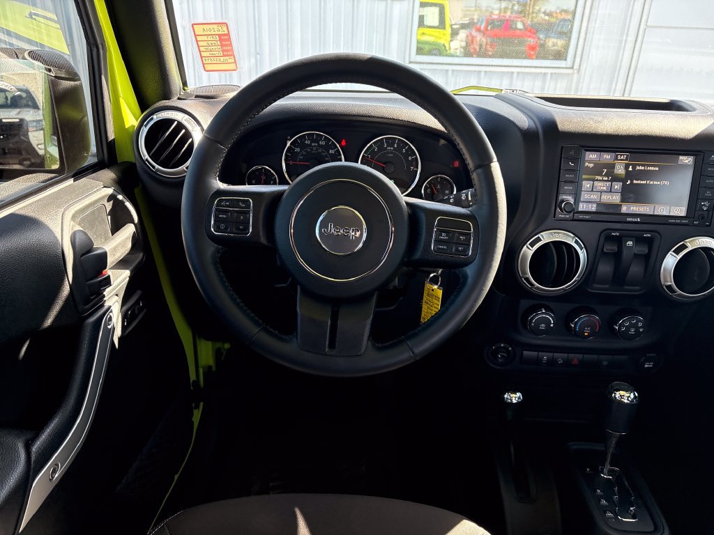 Used 2017 Jeep Wrangler Sahara w/ Connectivity Group AWD/4WD image 12