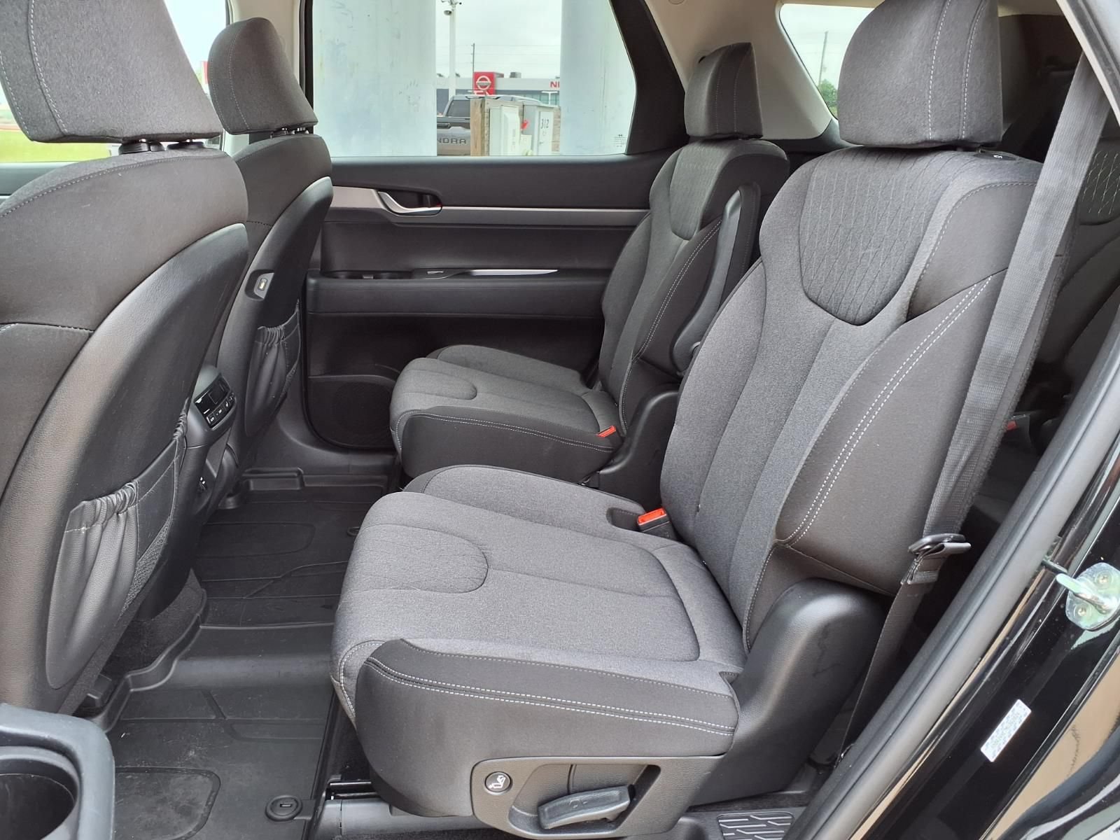 Used 2022 Hyundai Palisade SEL w/ Winter Package FWD image 17