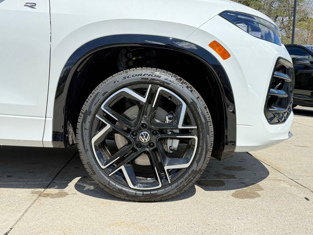 New 2026 Volkswagen Tiguan SEL R-Line AWD/4WD image 8