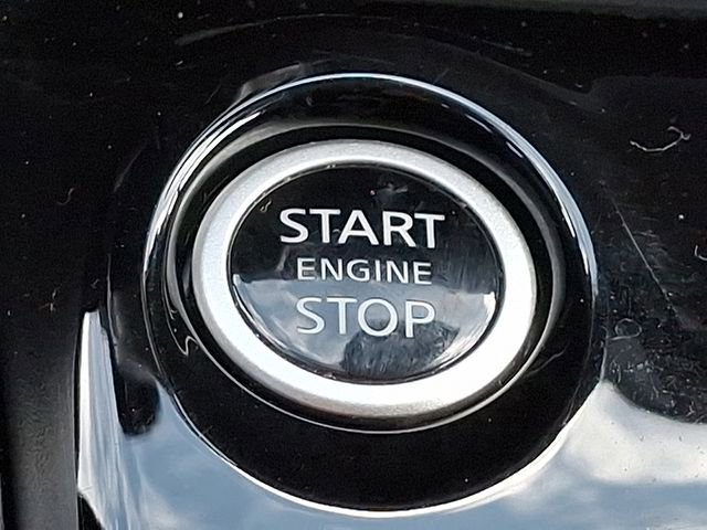 Used 2025 Nissan Versa SV FWD image 25