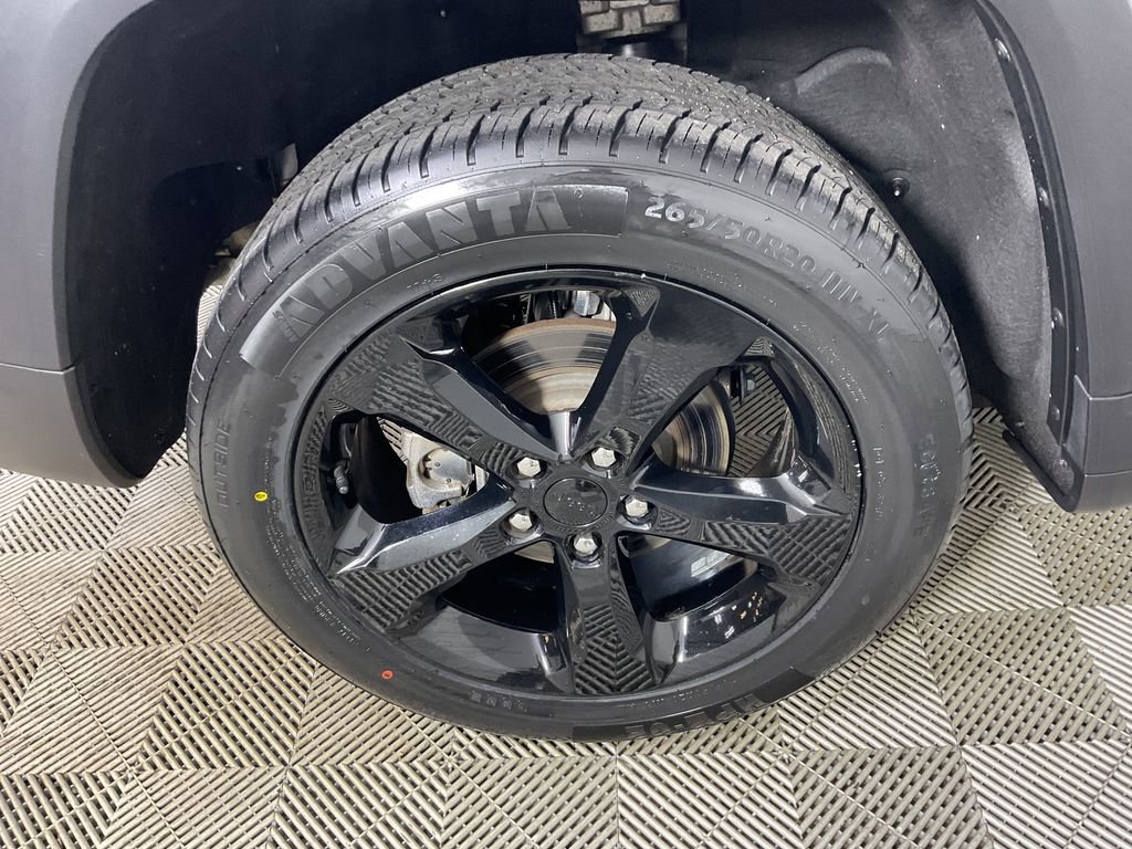 Used 2023 Jeep Grand Cherokee Altitude image 10