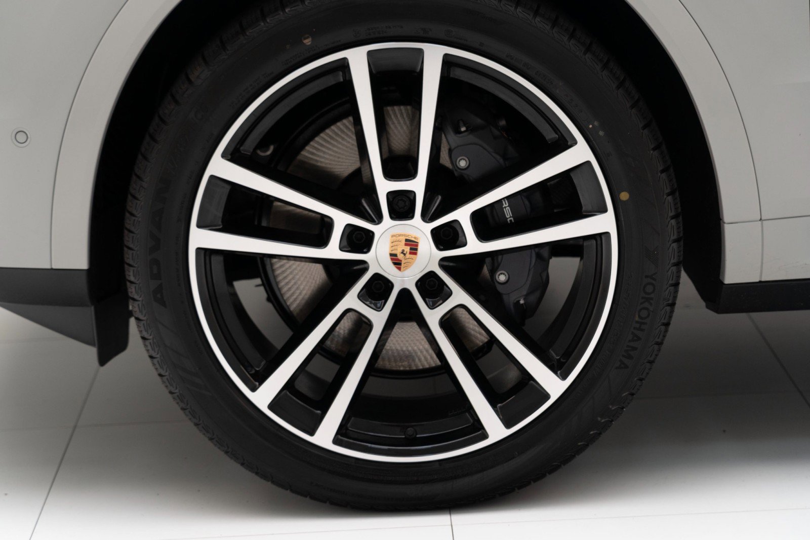 New 2025 Porsche Cayenne image 12