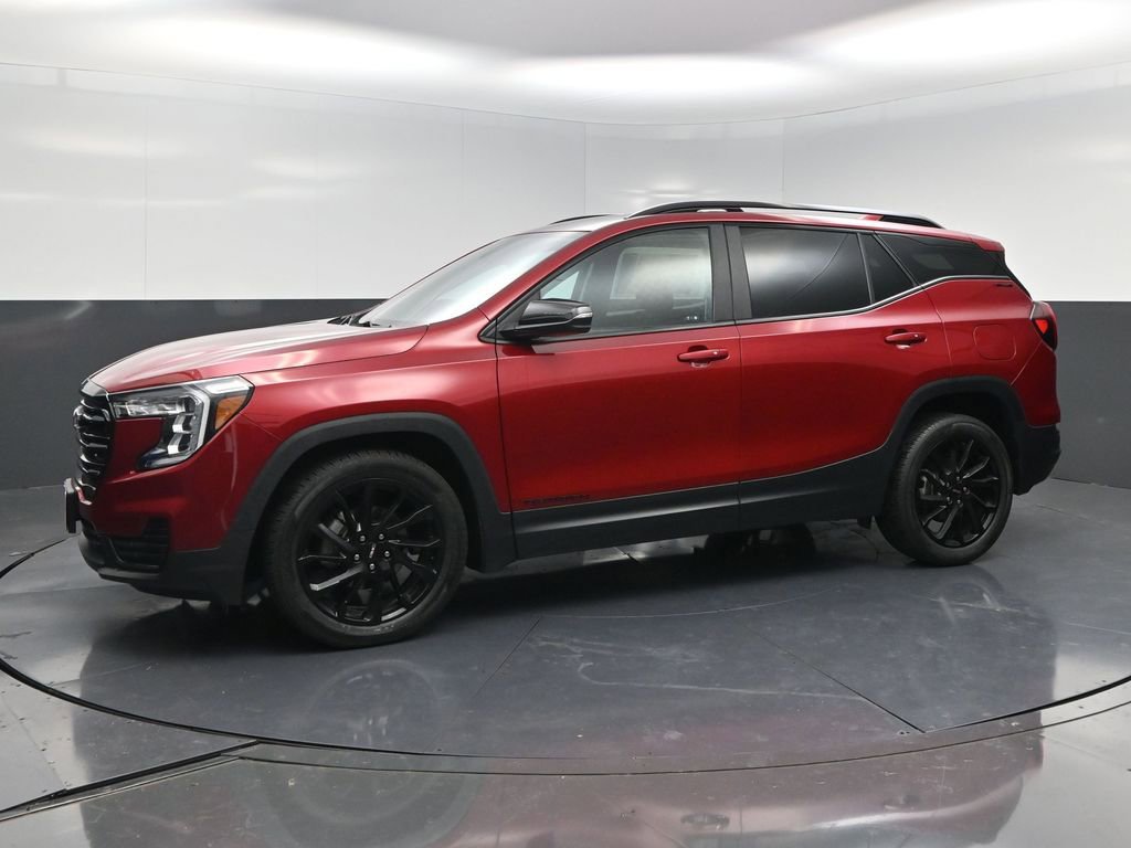Used 2024 GMC Terrain SLE w/ Driver Convenience Package image 3
