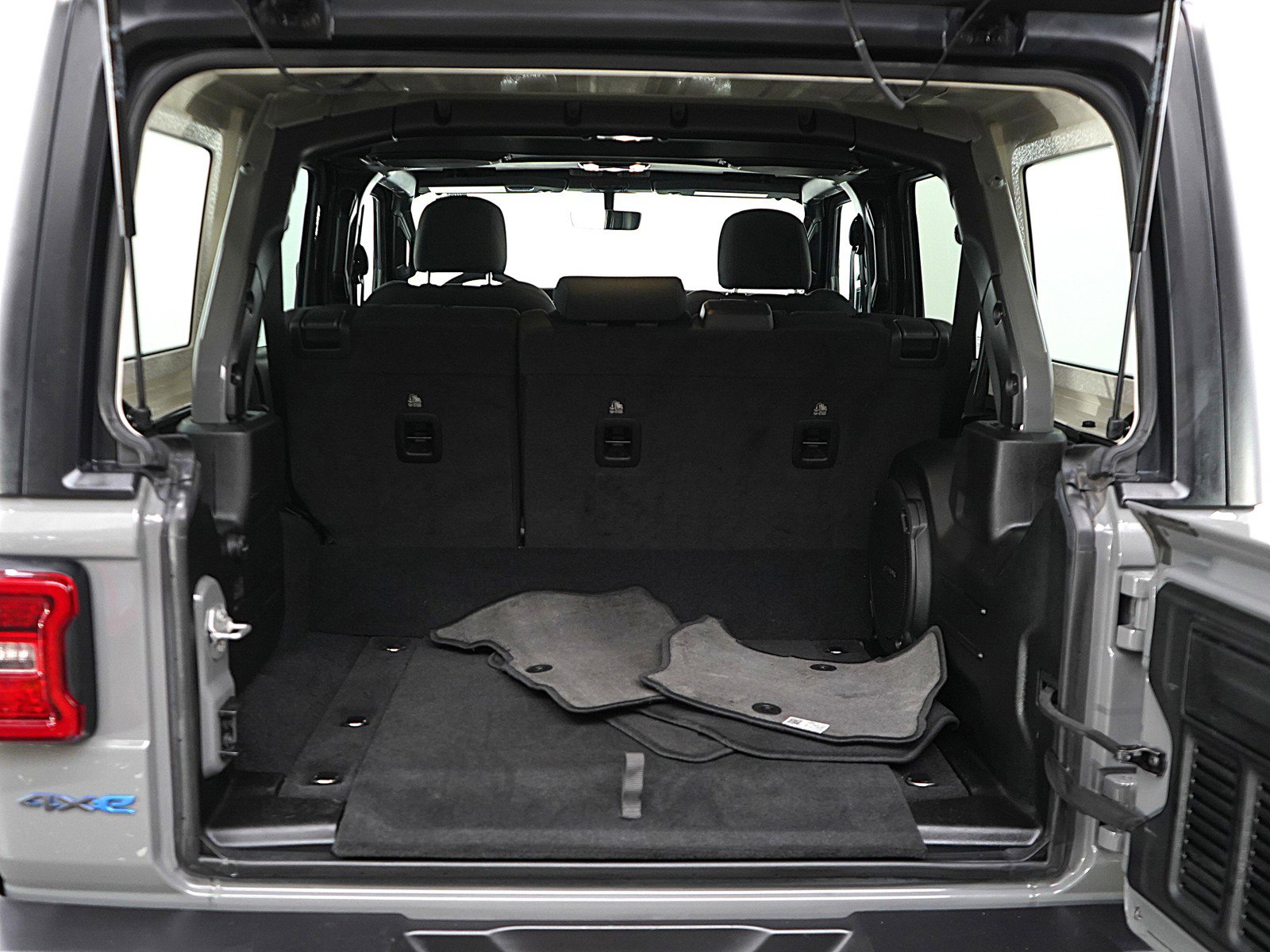 Used 2023 Jeep Wrangler Unlimited Rubicon 4xe w/ Cold Weather Group image 15