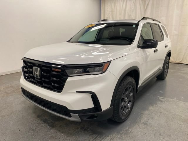 Used 2025 Honda Pilot TrailSport image 3
