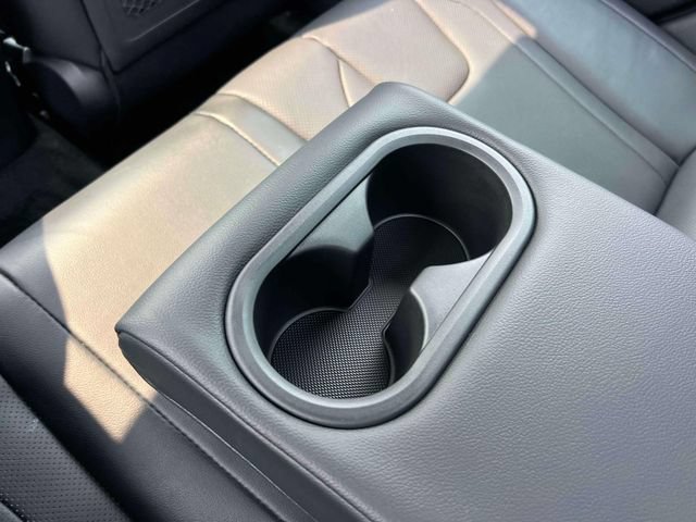 Certified 2023 Hyundai Elantra Limited w/ Preferred Accessory Package FWD image 12