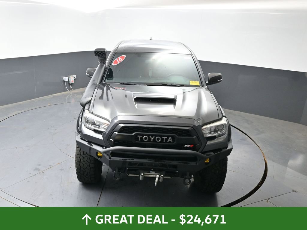 Used 2016 Toyota Tacoma TRD Sport w/ Towing Package AWD/4WD image 43