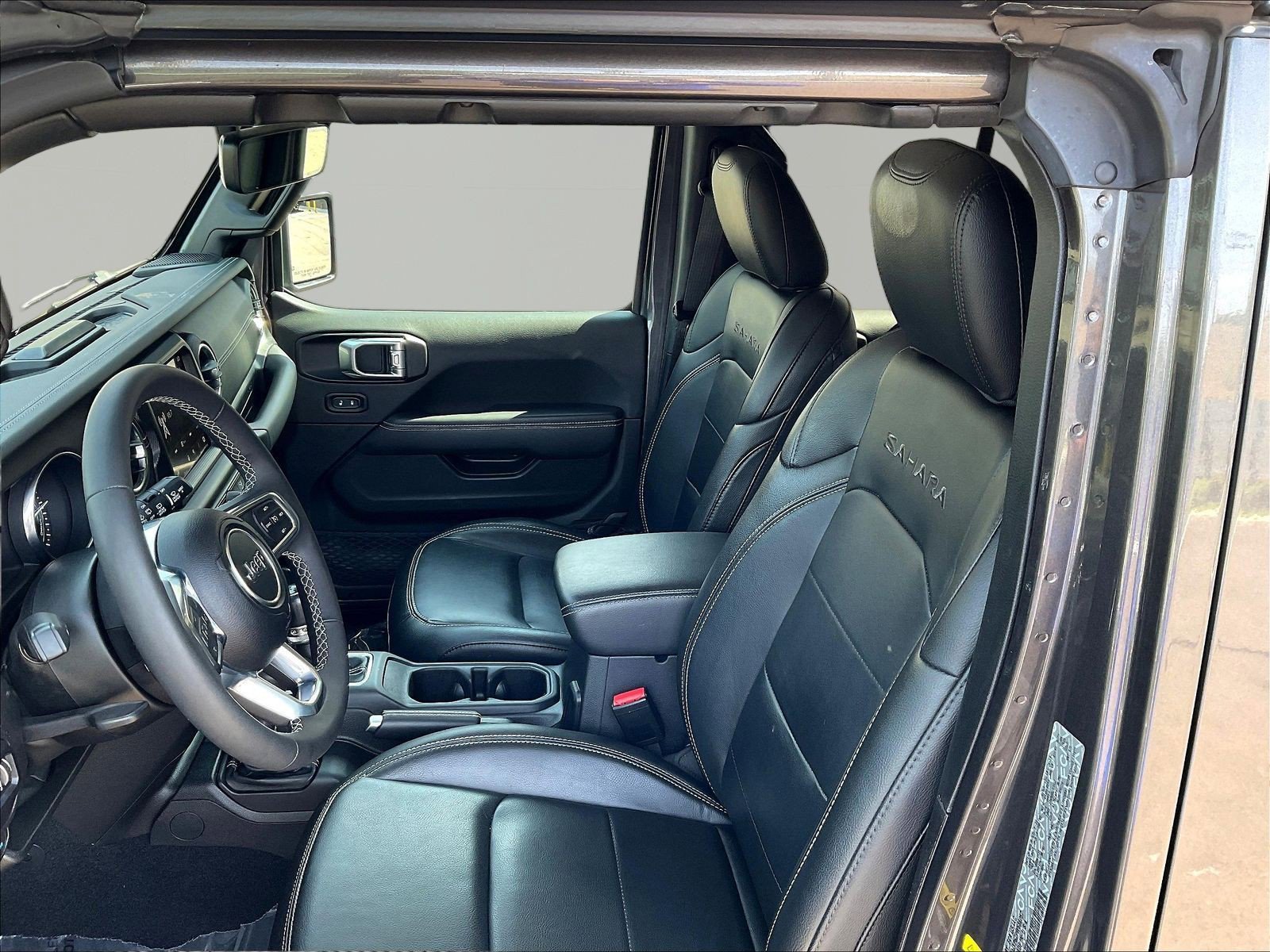 Used 2023 Jeep Wrangler Unlimited Sahara AWD/4WD image 21