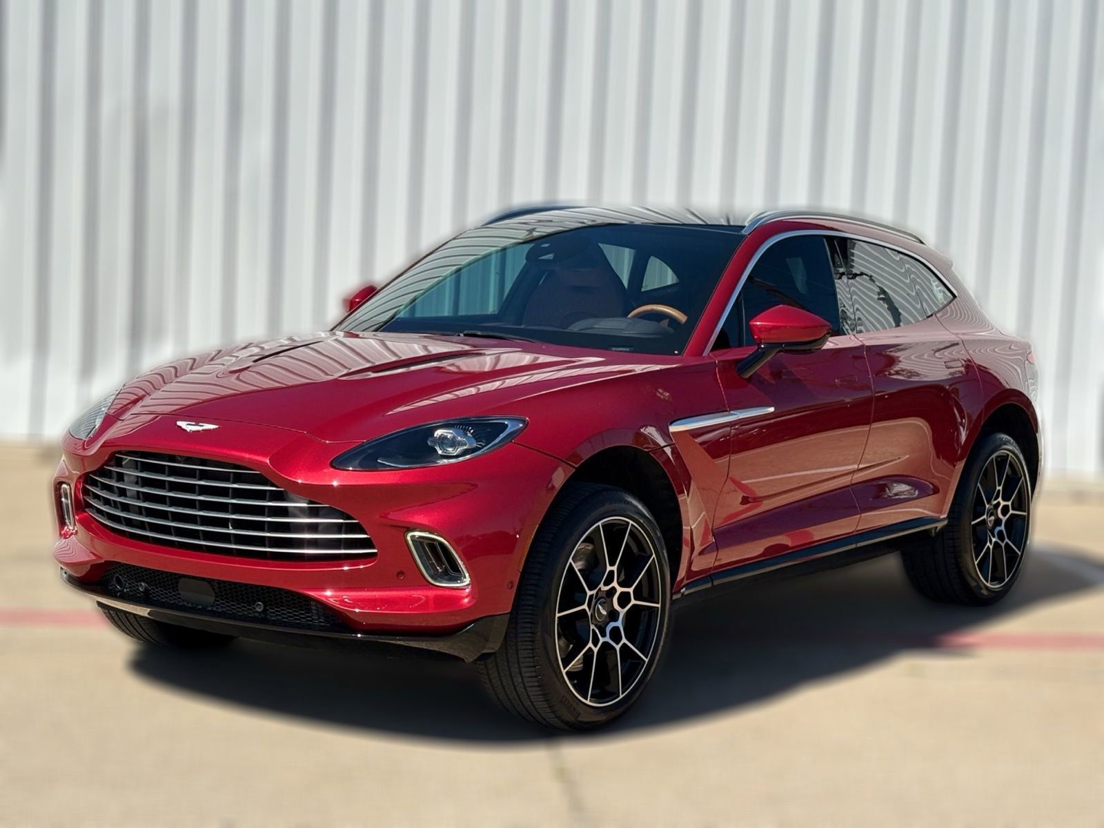 Used 2021 Aston Martin DBX AWD/4WD image 3