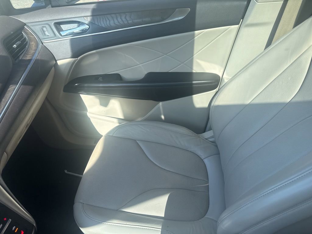 Used 2019 Lincoln MKC Reserve w/ MKC Climate Package FWD image 11