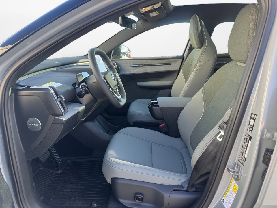 New 2026 Volvo EX30 Cross Country Ultra image 9
