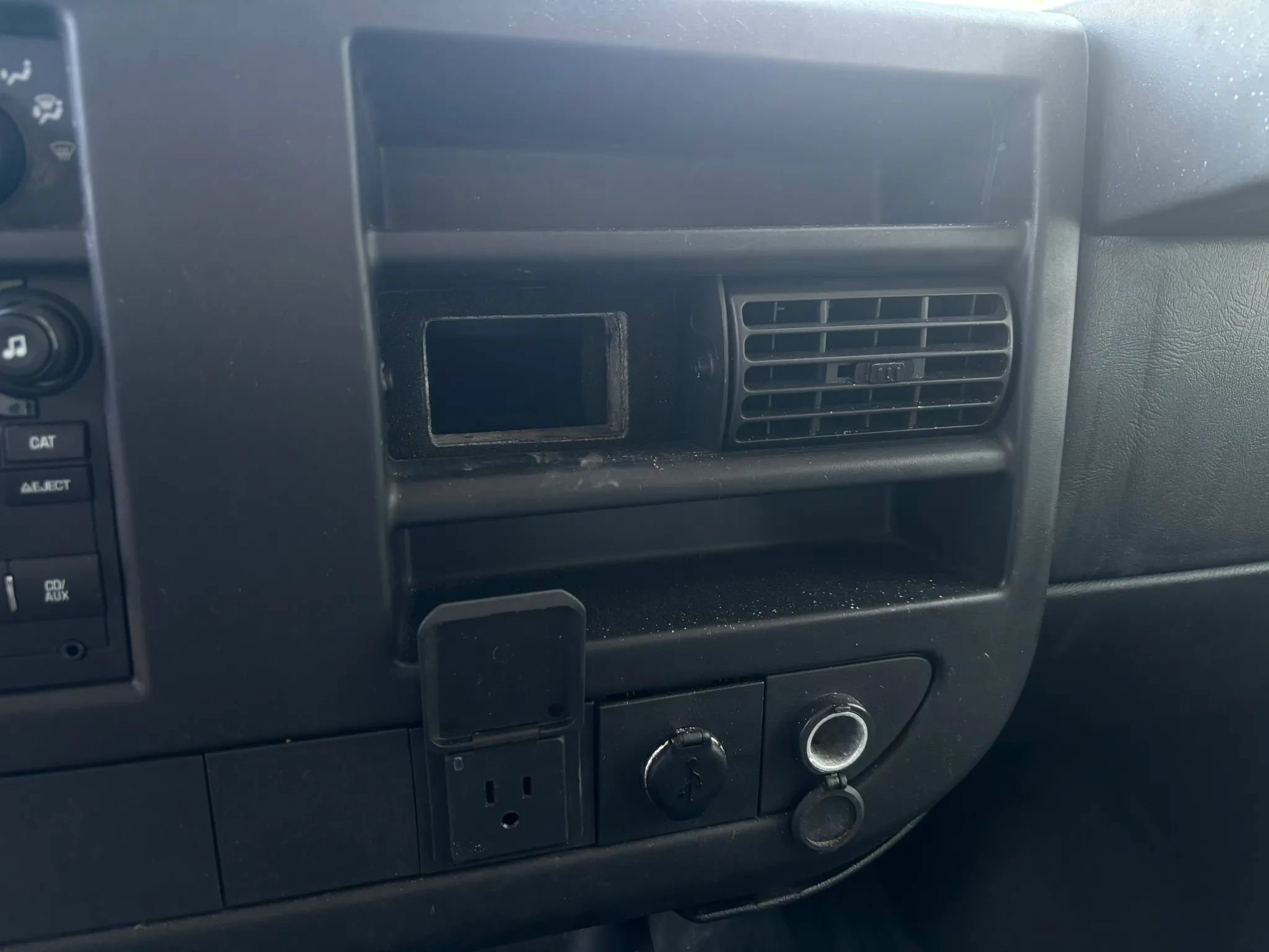 Used 2016 Chevrolet Express 3500 RWD image 16