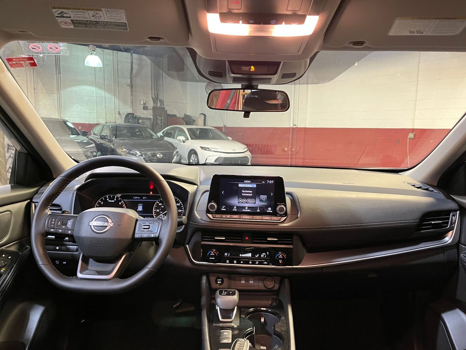 Used 2025 Nissan Rogue SV image 34