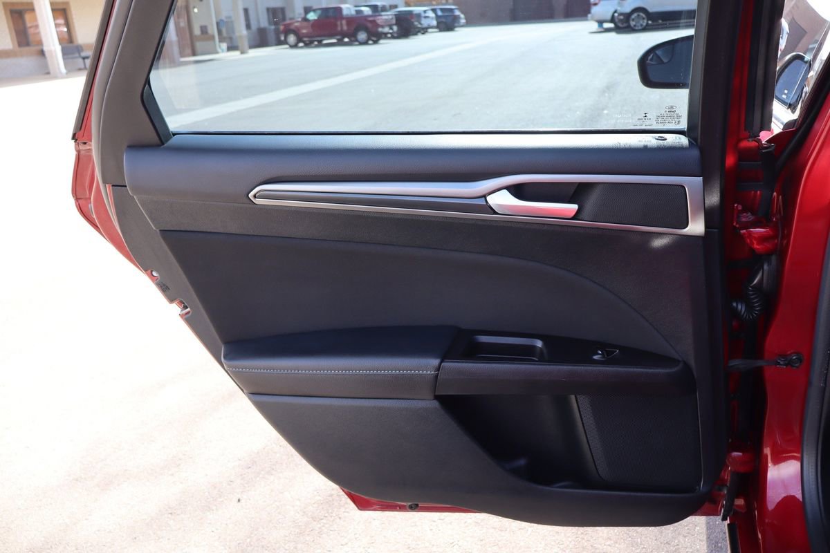 Used 2017 Ford Fusion SE w/ Equipment Group 201A FWD image 24