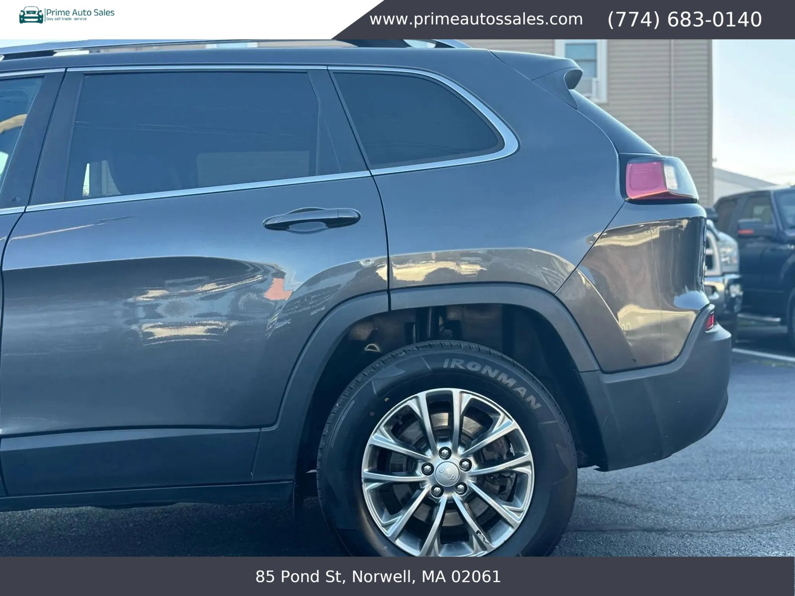 Used 2019 Jeep Cherokee Latitude Plus AWD/4WD image 26
