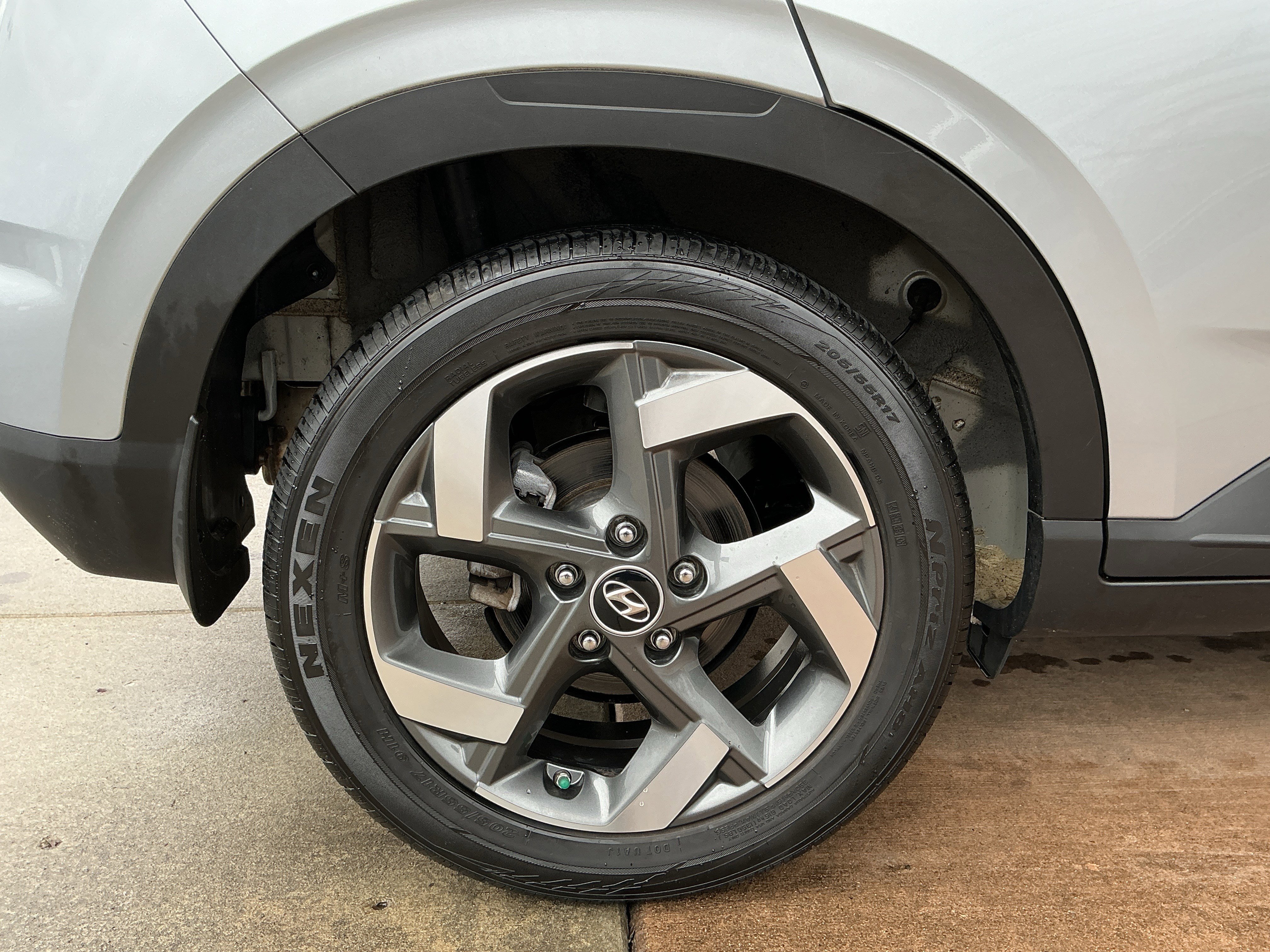 Used 2023 Hyundai Venue SEL image 29