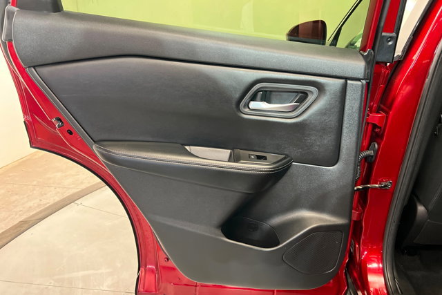 Used 2024 Nissan Rogue SV AWD/4WD image 18