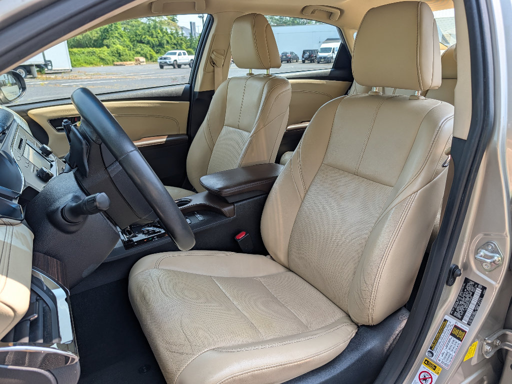 Used 2015 Toyota Avalon Limited FWD image 14
