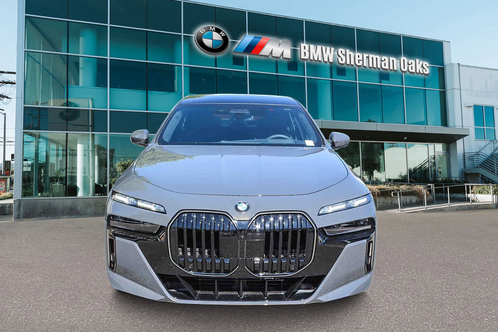 New 2026 BMW 760i xDrive w/ Executive Package image 2