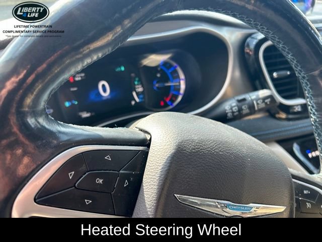 Used 2021 Chrysler Pacifica Touring w/ Cold Weather Group FWD image 14