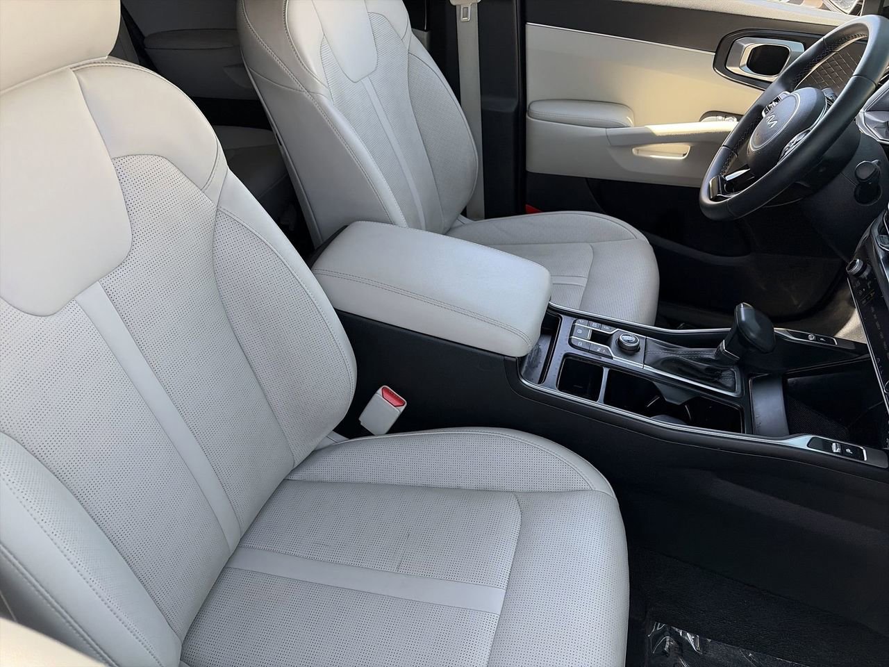 Certified 2025 Kia Sorento EX w/ Panoramic Sunroof Package FWD image 10