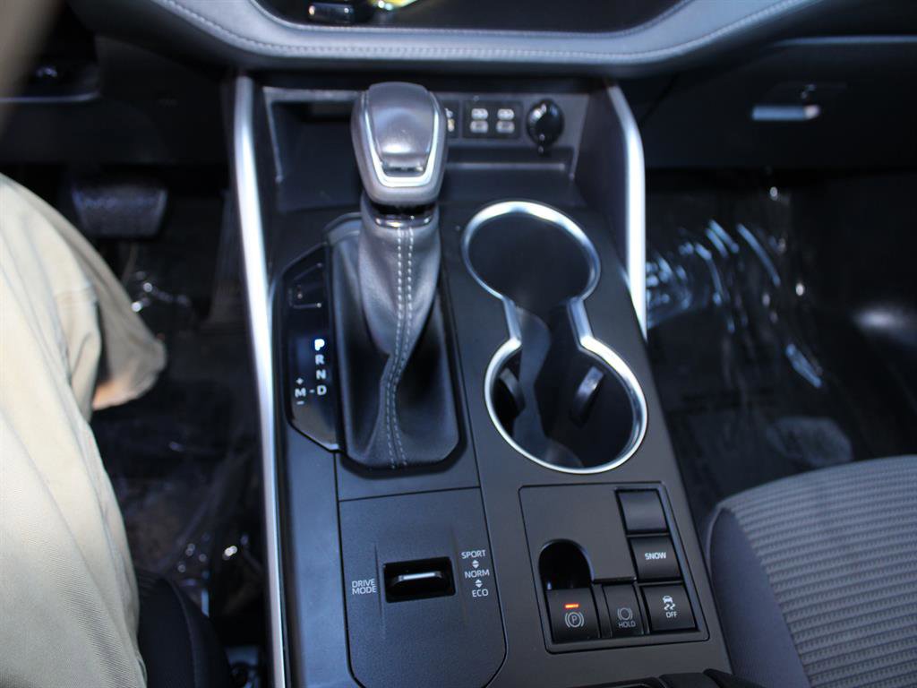 Used 2023 Toyota Highlander LE image 23