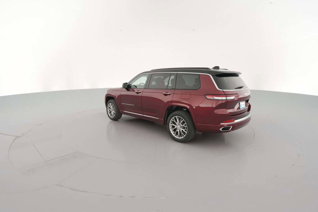 New 2025 Jeep Grand Cherokee L Summit w/ Luxury Tech Group V image 8