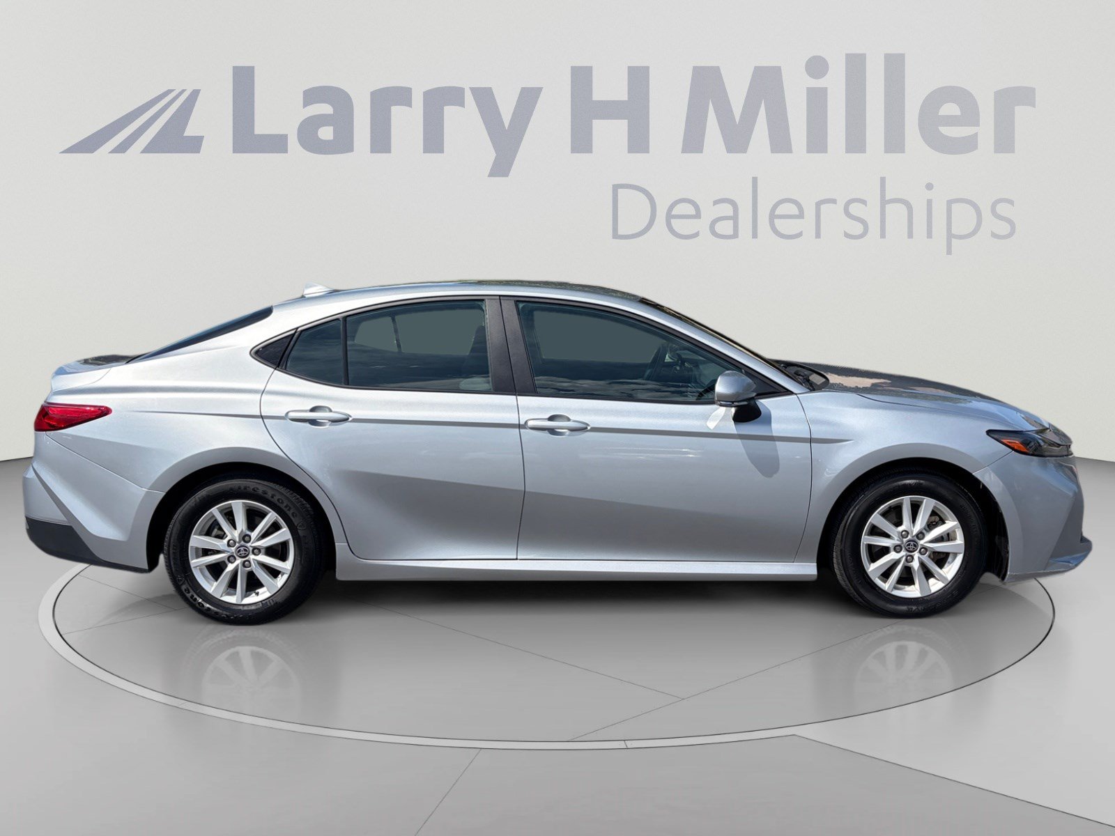 Used 2025 Toyota Camry LE FWD image 6