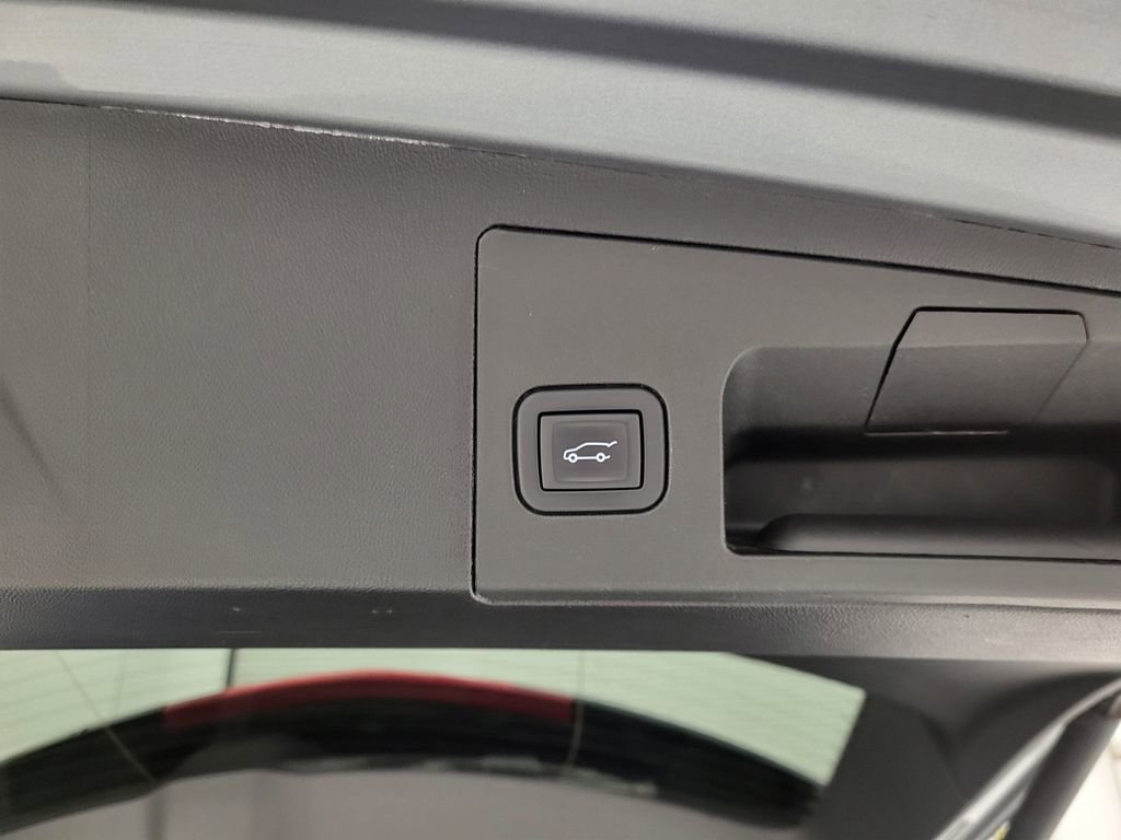 Used 2024 Cadillac XT5 Premium Luxury image 2