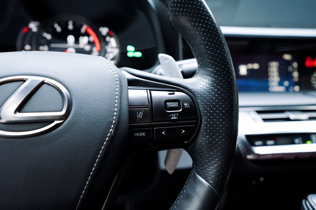 Used 2018 Lexus LC 500 Coupe RWD image 32