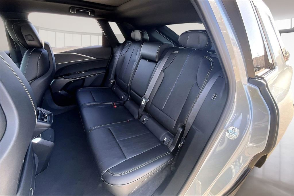 New 2026 Cadillac Lyriq Luxury AWD/4WD image 10