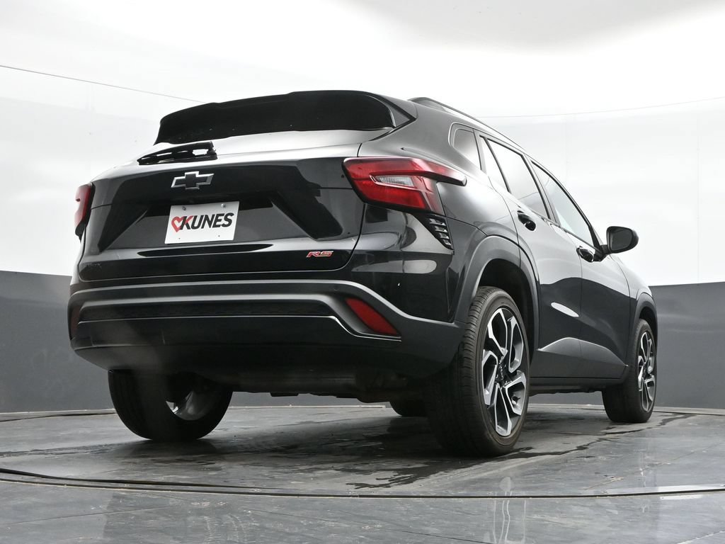 Used 2025 Chevrolet Trax RS w/ Sunroof Package FWD image 39