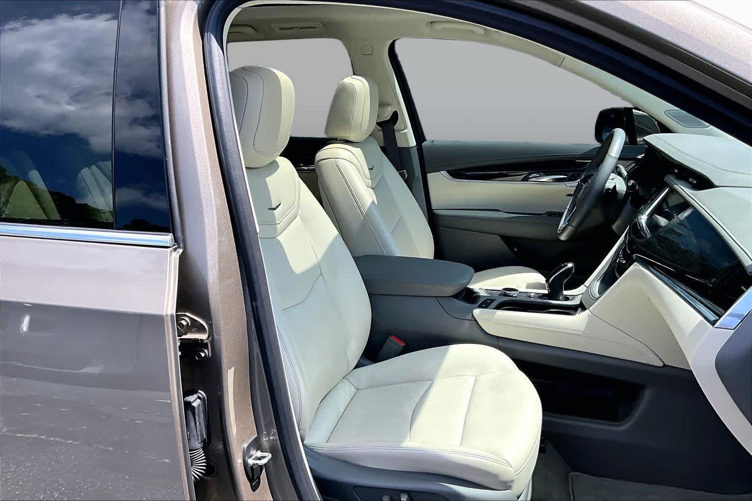 Used 2023 Cadillac XT6 Premium Luxury FWD image 9