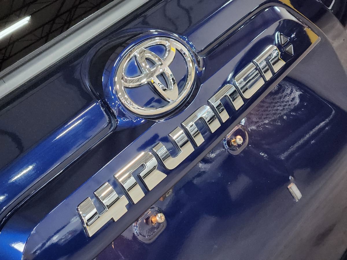 Used 2021 Toyota 4Runner SR5 Premium w/ Moonroof Package RWD image 25
