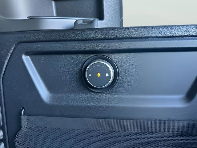 New 2025 Land Rover Defender 110 X-Dynamic SE AWD/4WD image 38