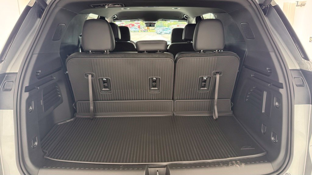 New 2027 Chevrolet Traverse LT w/ Driver Confidence Package FWD image 40