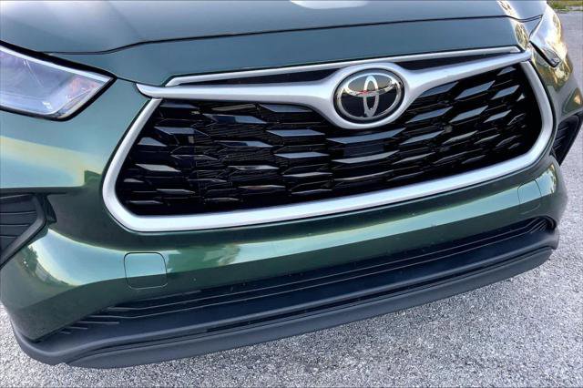 Certified 2023 Toyota Highlander L image 28