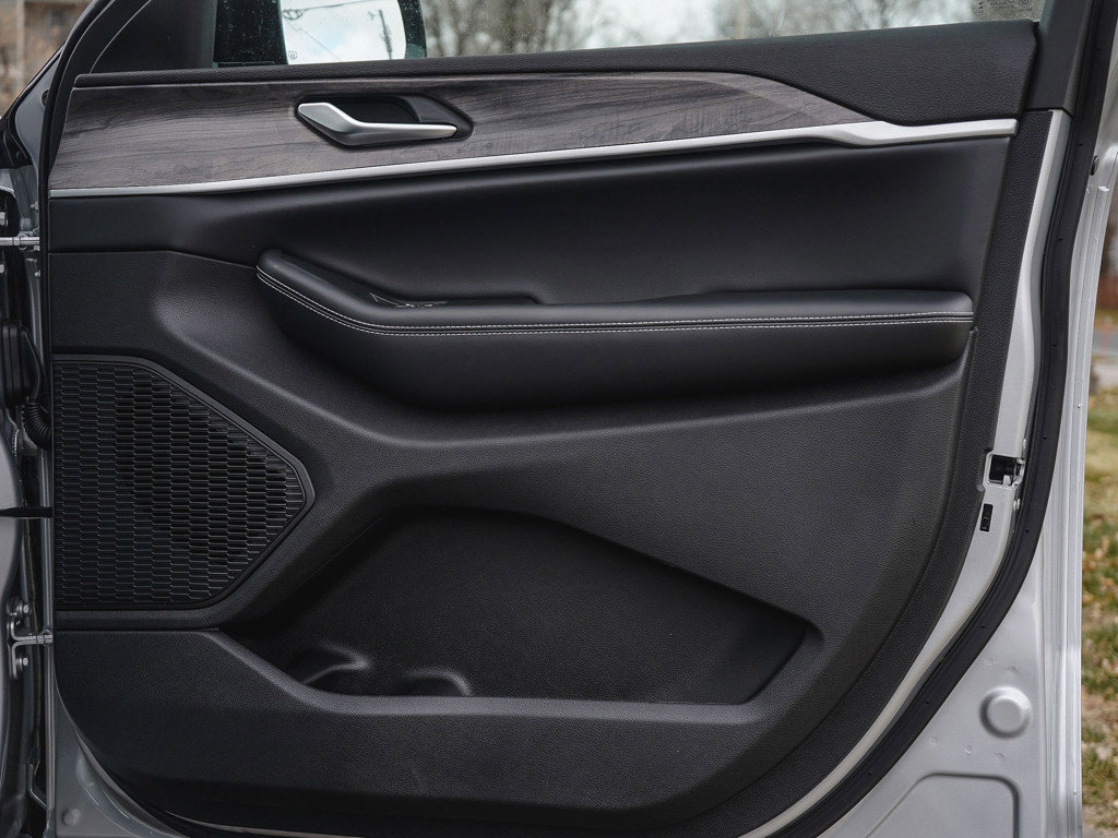 New 2025 Jeep Grand Cherokee Limited image 9