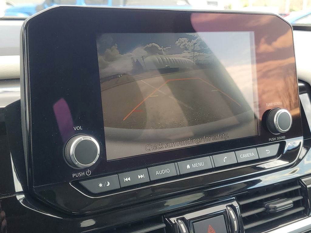 Used 2024 Nissan Pathfinder SV w/ SV Premium Package image 21