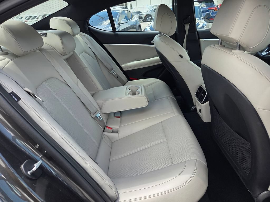 Used 2025 Genesis G70 2.5T RWD image 13