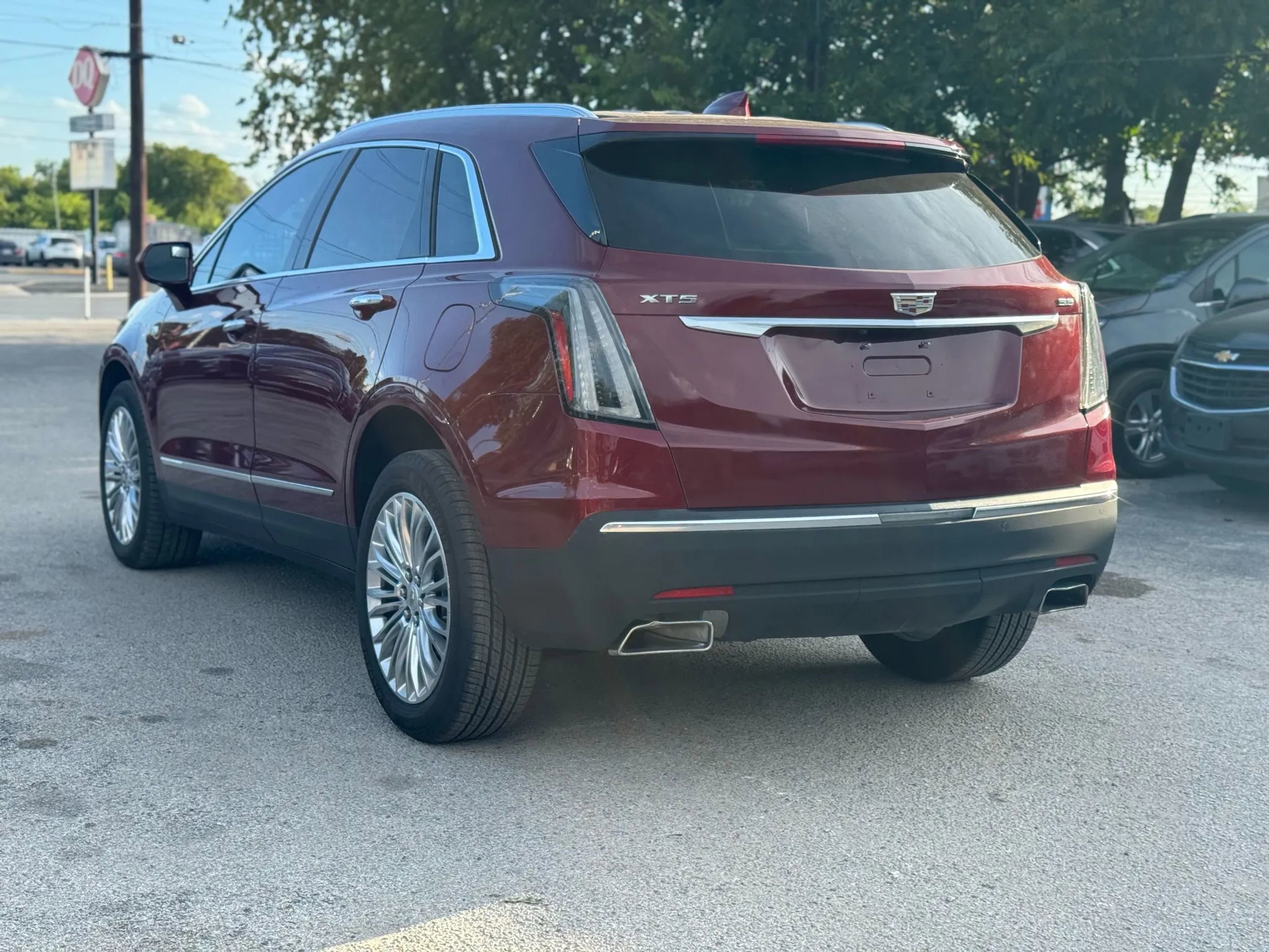 Used 2018 Cadillac XT5 Luxury w/ Driver Awareness Package image 7
